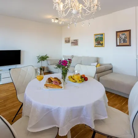 Gabi I Luka Apartamento