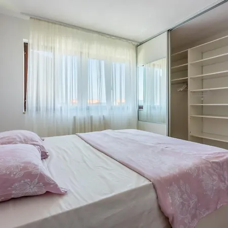 Apartment Gabi I Luka